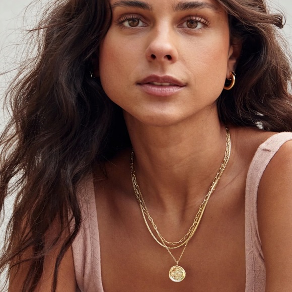Gorjana NWT Compass Coin Necklace - Gold ✨ - Picture 6 of 12